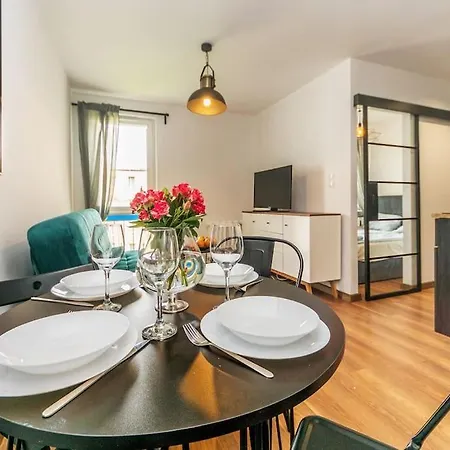 Hello Brzezno Dworska Dark